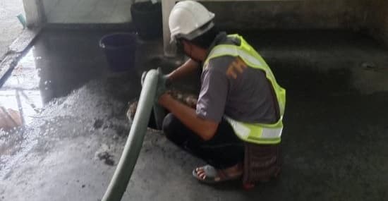 ช่างจ่อย เซอร์วิส สูบไขมันและสิ่งปฏิกูลจากบ่อพักในอาคาร